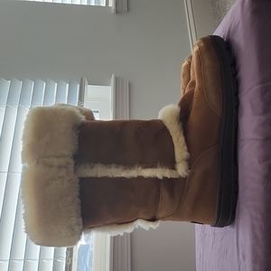 UGG women's size 12 Genuine Leather upper; Genuine sheepskin liner